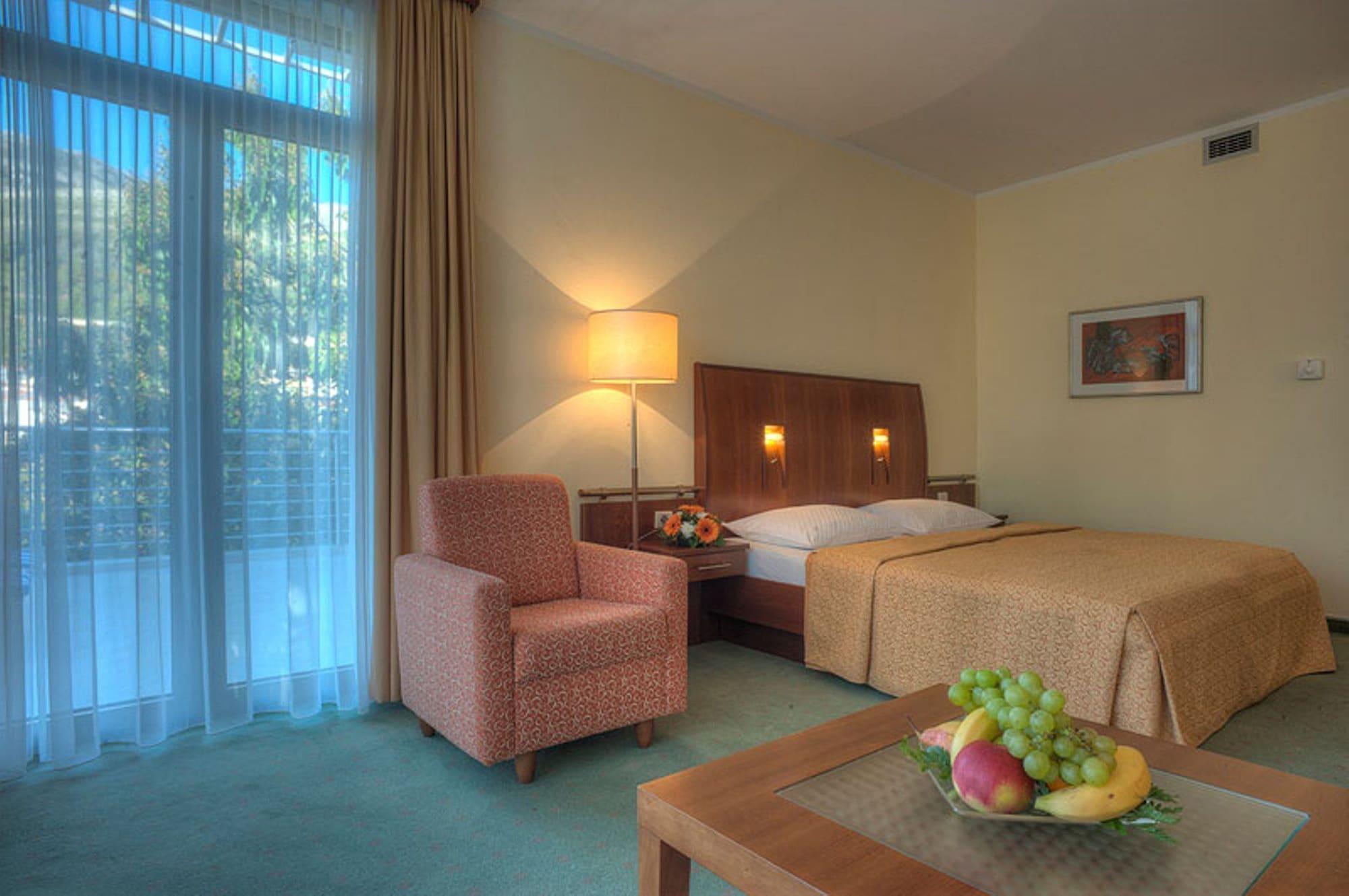 Hotel Rivijera Petrovac Ngoại thất bức ảnh