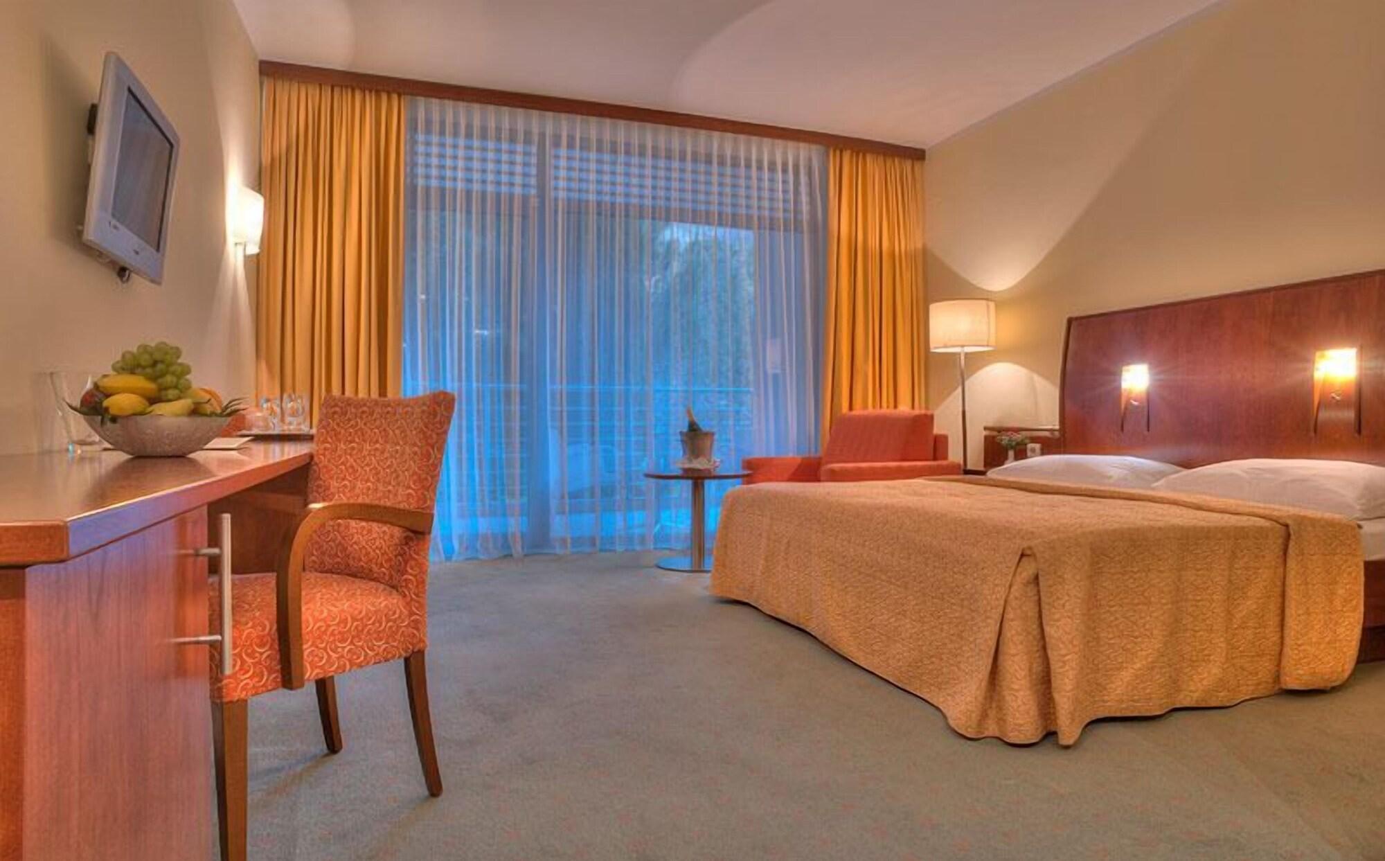 Hotel Rivijera Petrovac Ngoại thất bức ảnh