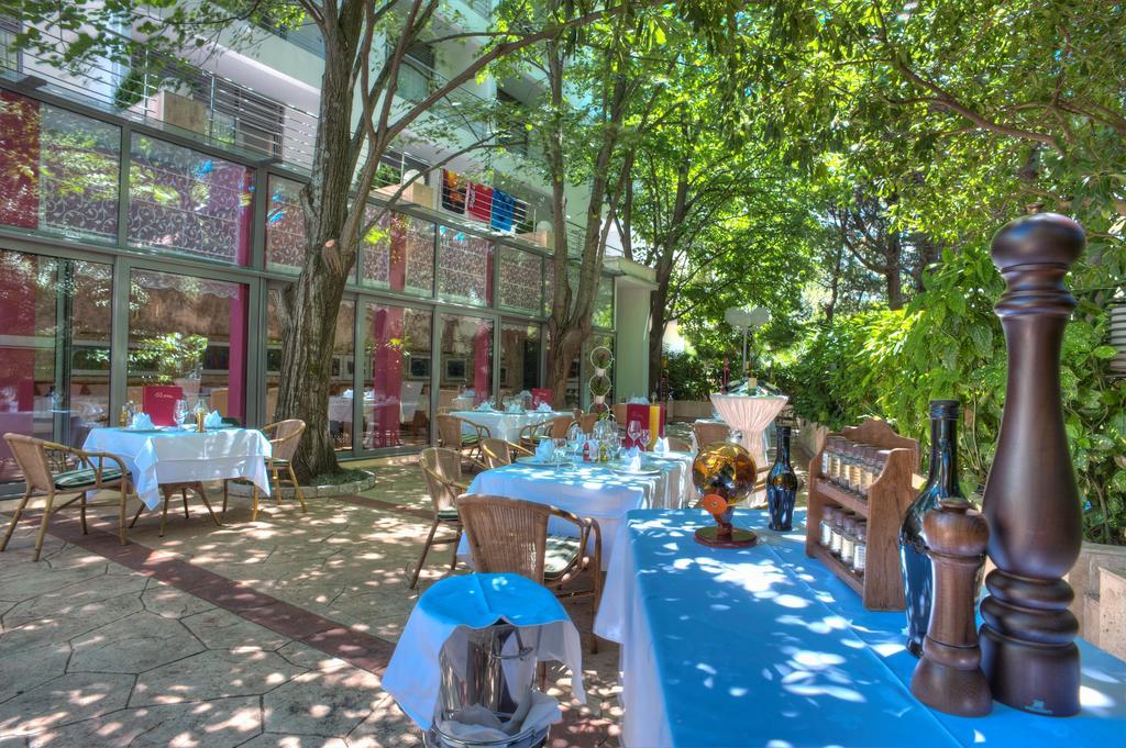 Hotel Rivijera Petrovac Ngoại thất bức ảnh