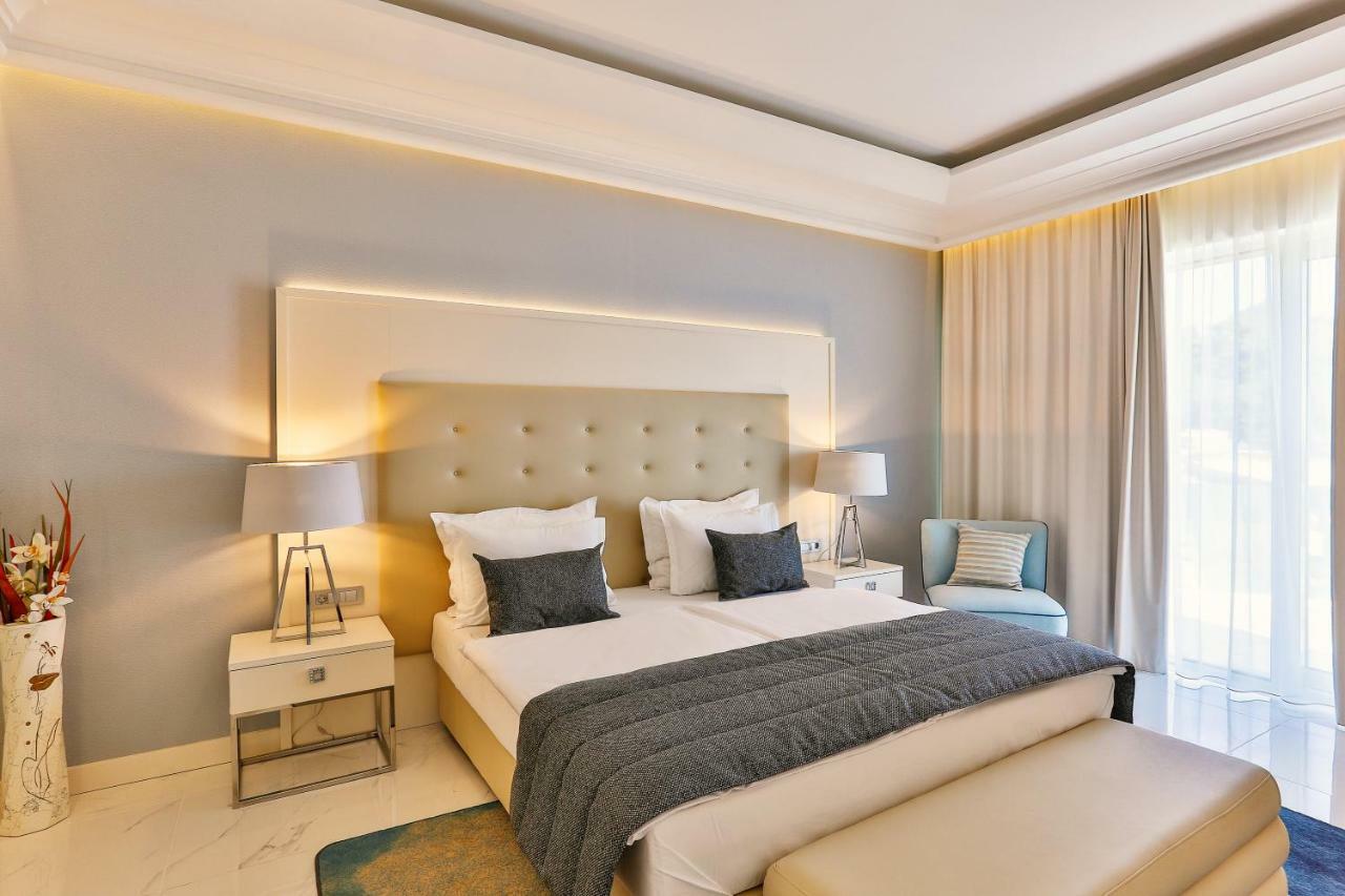 Hotel Rivijera Petrovac Ngoại thất bức ảnh